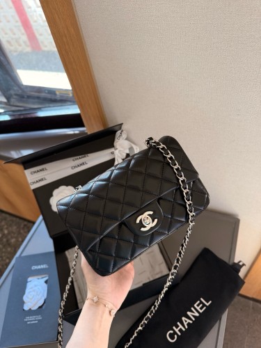 Chanel Shoulder Bag 046 DB561 20cm