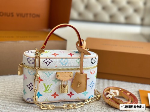 LV Vanity Pouch Bag 096 DB012 19cm