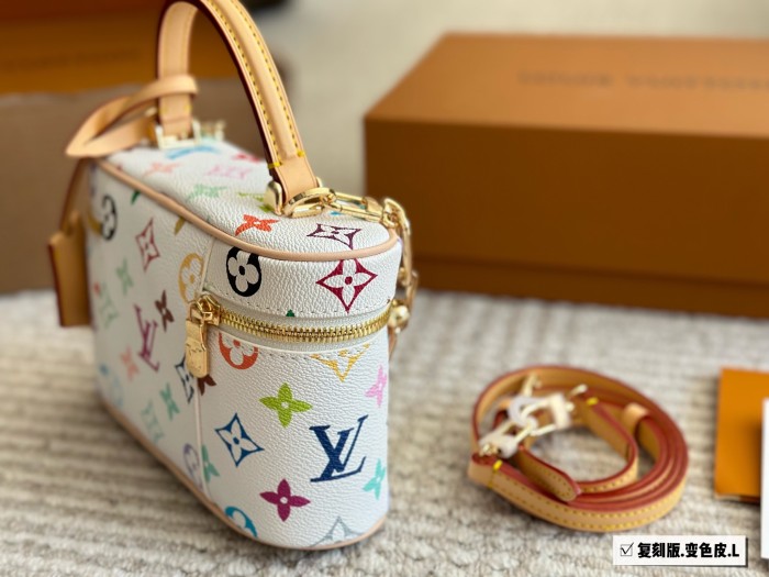 LV Vanity Pouch Bag 096 DB012 19cm