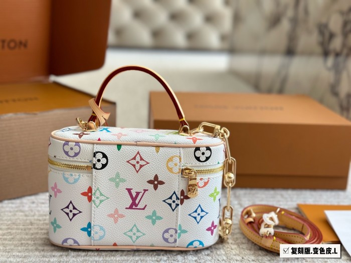LV Vanity Pouch Bag 096 DB012 19cm