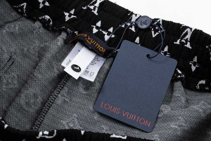 LV Shorts 011