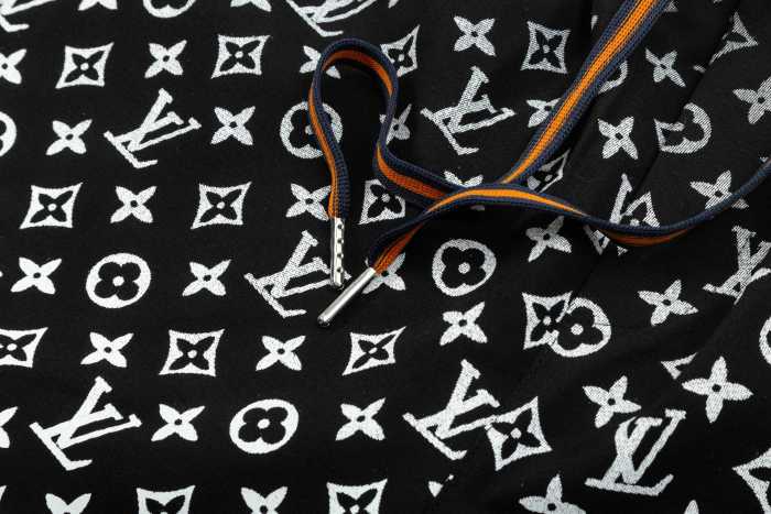 LV Shorts 004