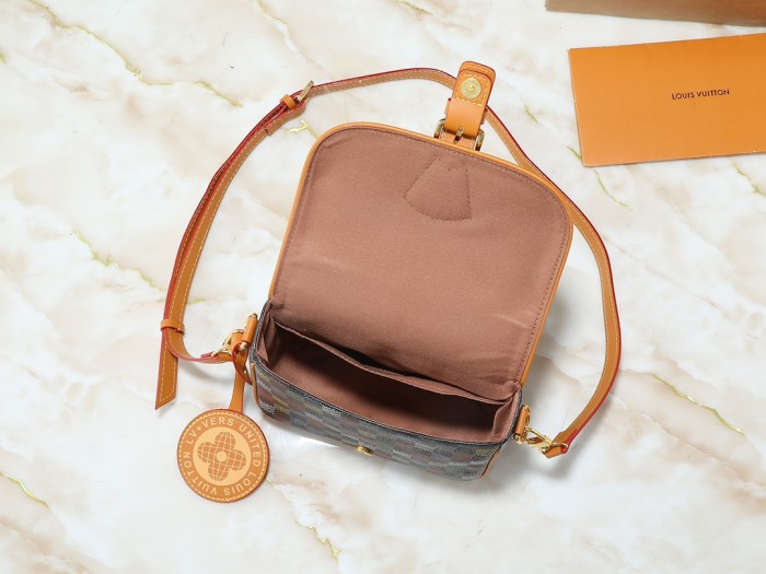 LV Montsouris Bag M12694 XX041 20cm