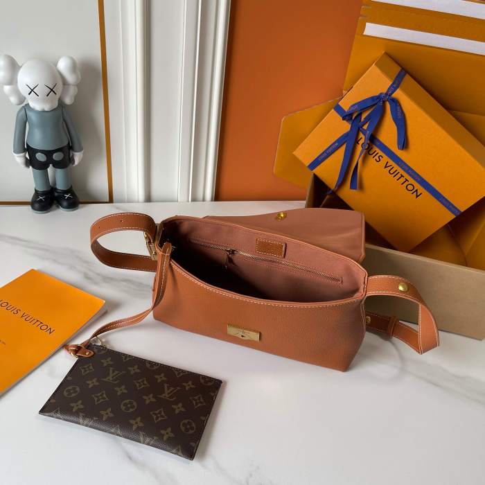 LV Low Key Messenger Bag M13151 XX031 30cm
