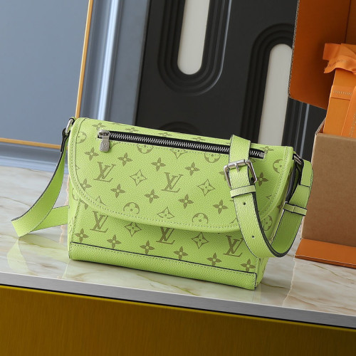 LV Pulse Bag M14079 XX041 26.5cm