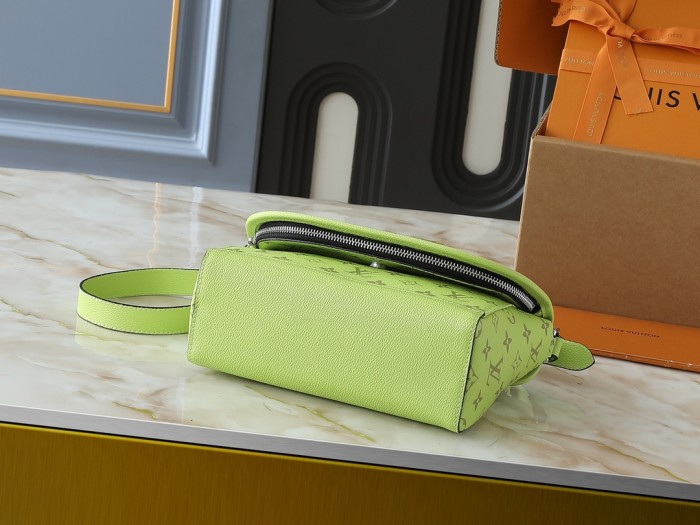 LV Pulse Bag M14079 XX041 26.5cm