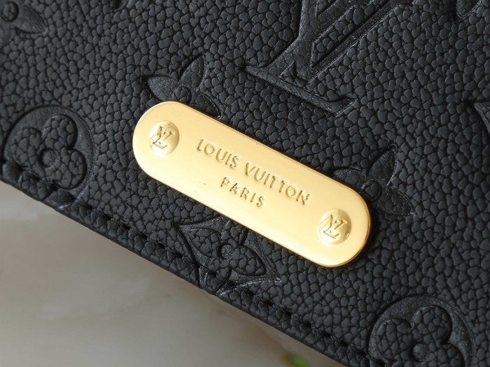 LV Wallet On Chain Metis Bag M83233 XX011 22cm