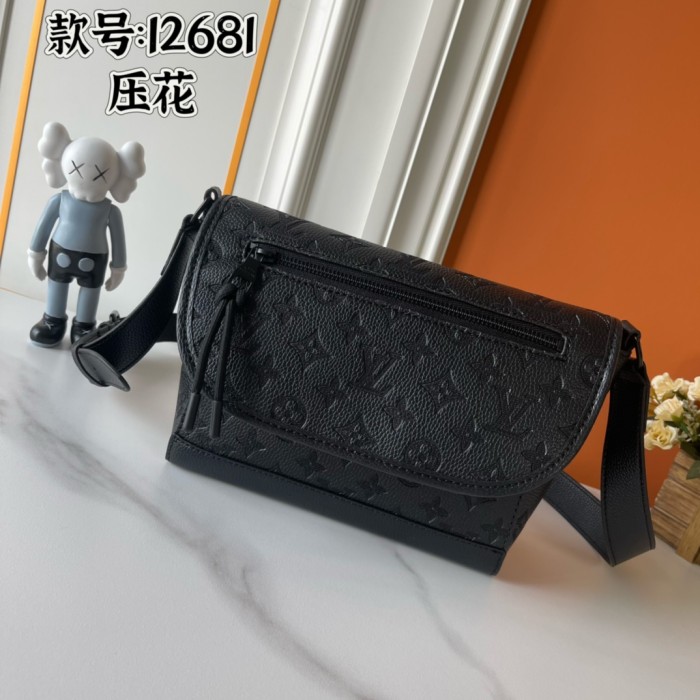 LV Pulse Bag M12681 XX041 26.5cm
