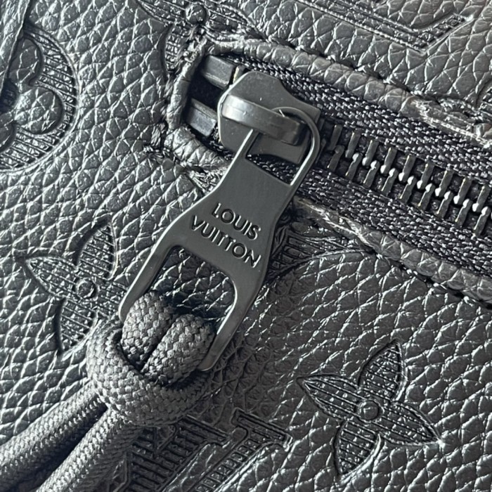 LV Pulse Bag M12681 XX041 26.5cm