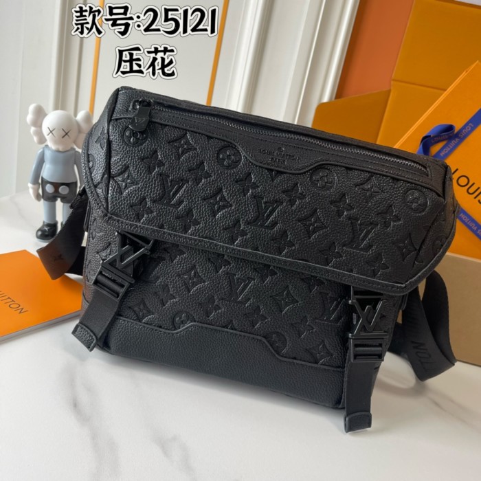 LV Voyager Bag M25121 XX061 33cm