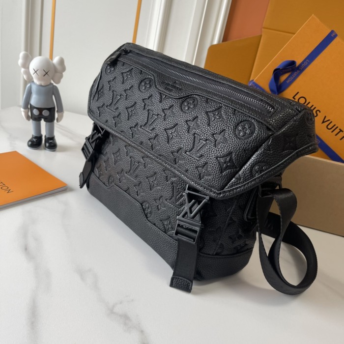 LV Voyager Bag M25121 XX061 33cm