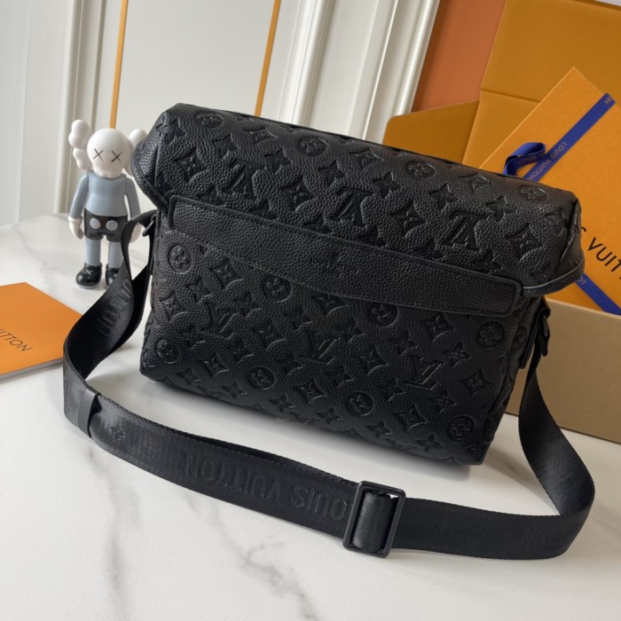 LV Voyager Bag M25121 XX061 33cm