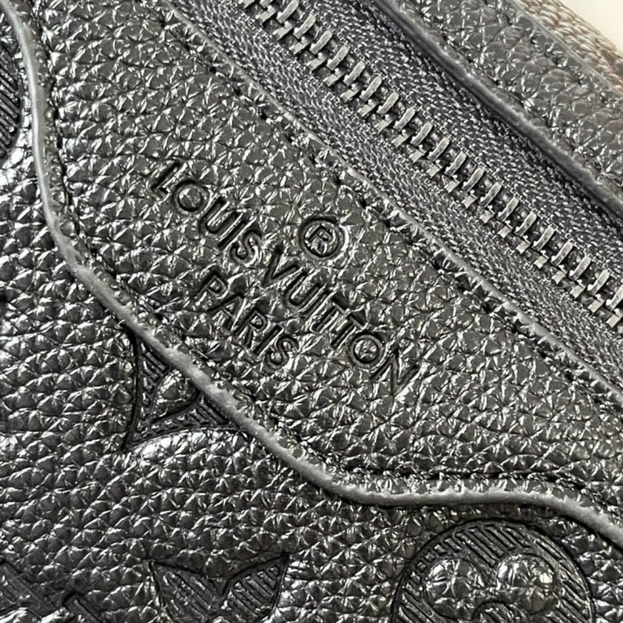 LV Voyager Bag M25121 XX061 33cm