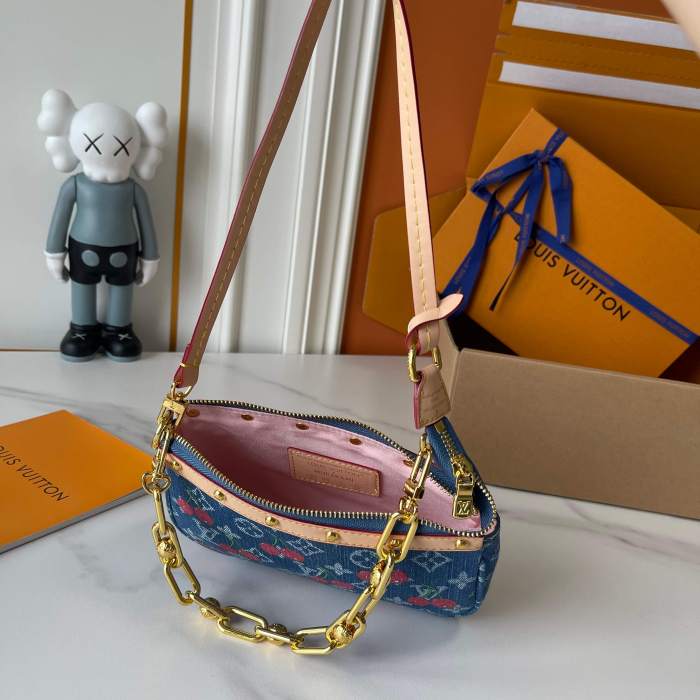 LV Pochette Accessoires Bag M13994 XX031 22cm