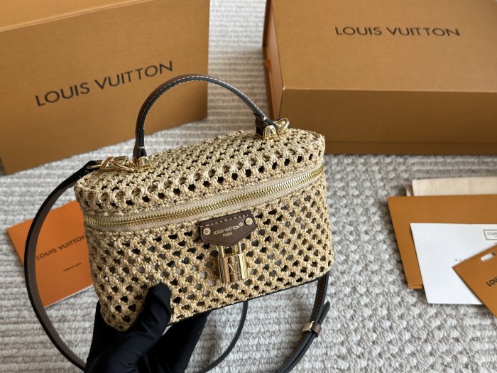 LV Vanity Pouch Bag 107 DB012 20cm