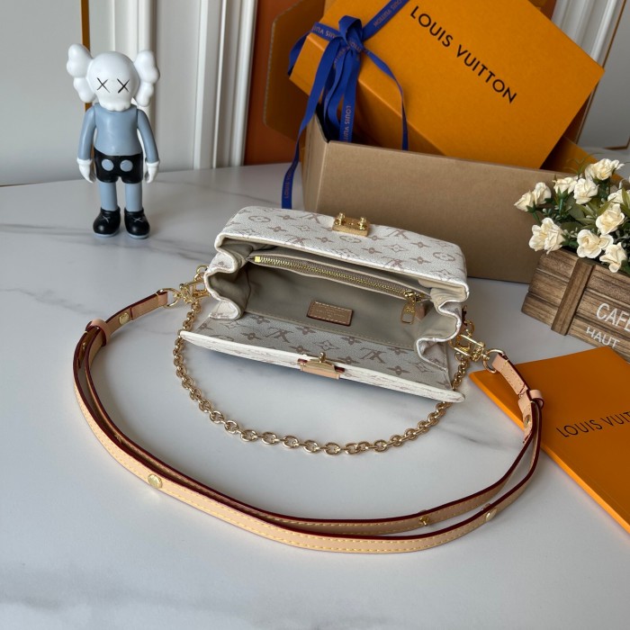 LV Pochette Métis East West Bag M46279 XX031 21.5cm