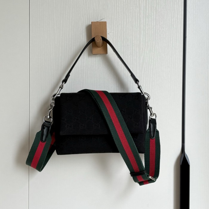 Gucci Canvas Corssbody Bag 821617 HH071 19cm