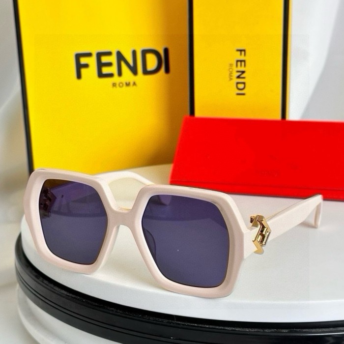 Fendi Sunglasses FE40139I SM051