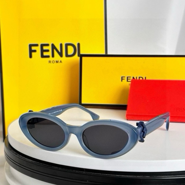 Fendi Sunglasses FE40150 SM051
