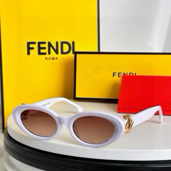 Fendi Sunglasses FE40150 SM051