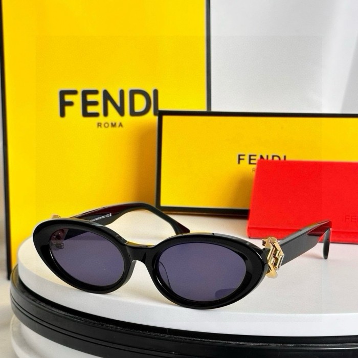 Fendi Sunglasses FE40150 SM051