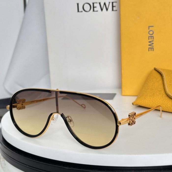 Loewe Sunglasses LW40177U SM061