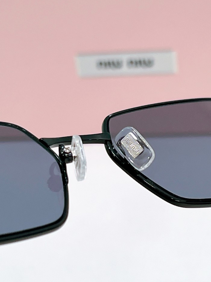Miu Miu Sunglasses SMU53WS SM031