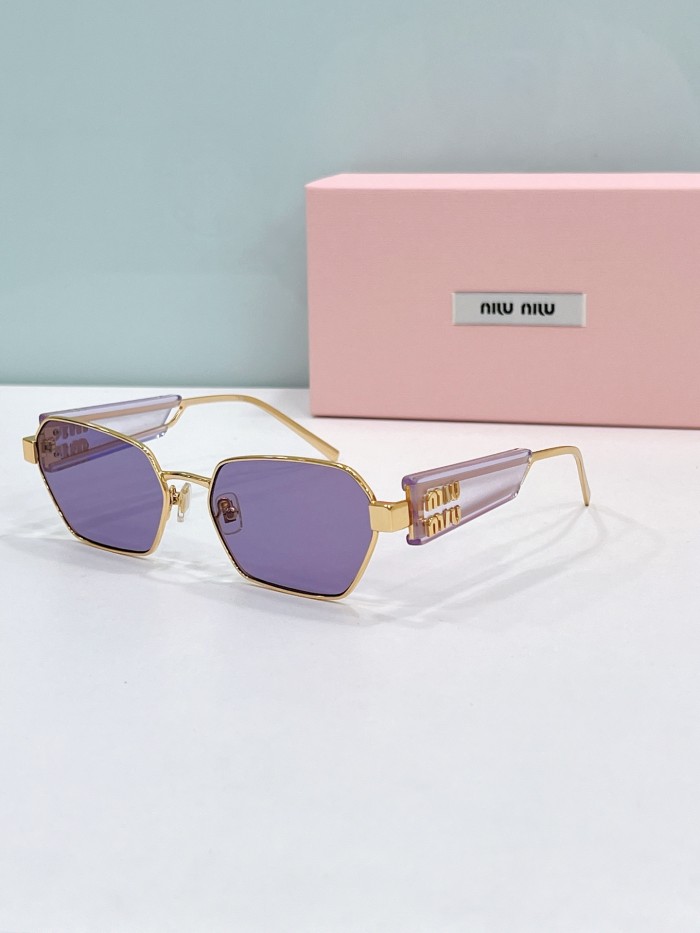Miu Miu Sunglasses SMU53WS SM031