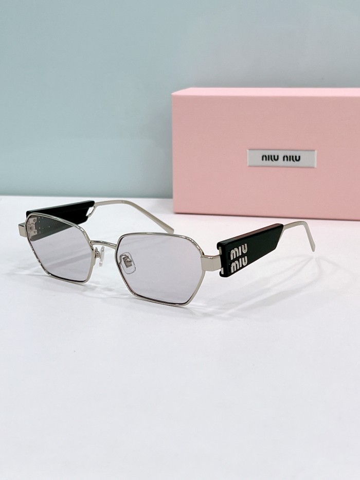 Miu Miu Sunglasses SMU53WS SM031