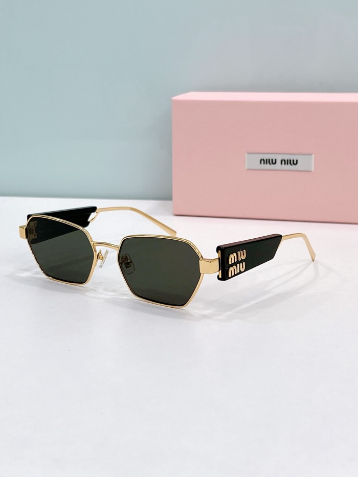 Miu Miu Sunglasses SMU53WS SM031