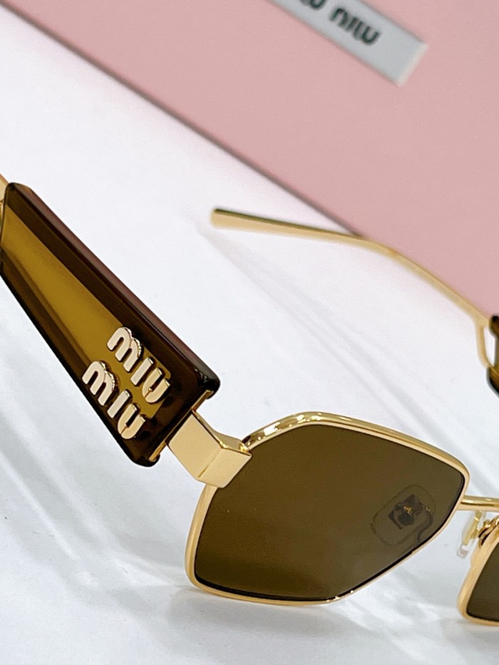 Miu Miu Sunglasses SMU53WS SM031