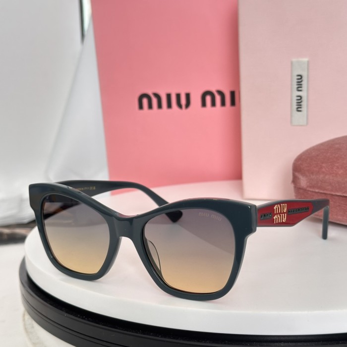 Miu Miu Sunglasses SMU70W SM051