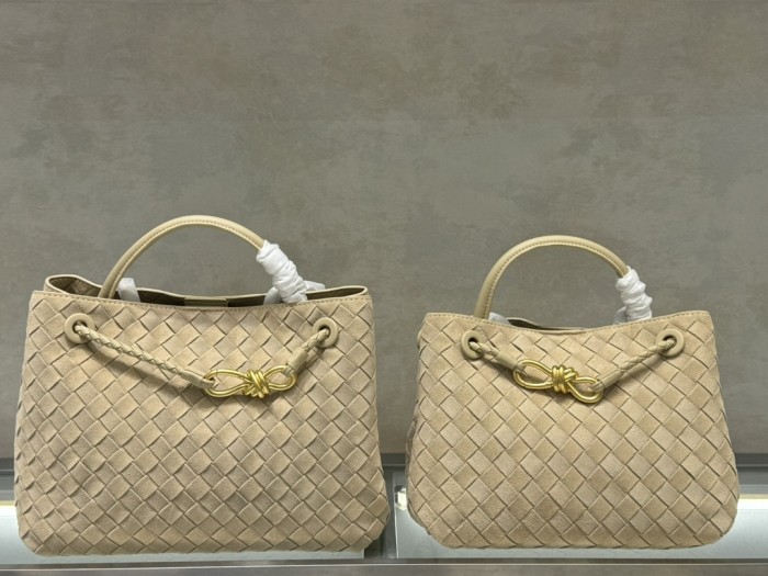 Bottega Veneta Andiamo Handbag 5966 LM582 25-32cm