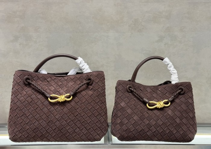 Bottega Veneta Andiamo Handbag 5966 LM582 25-32cm