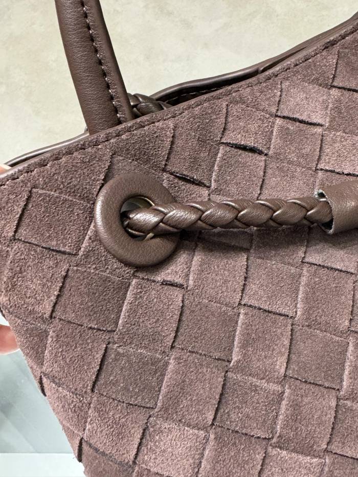 Bottega Veneta Andiamo Handbag 5966 LM582 25-32cm