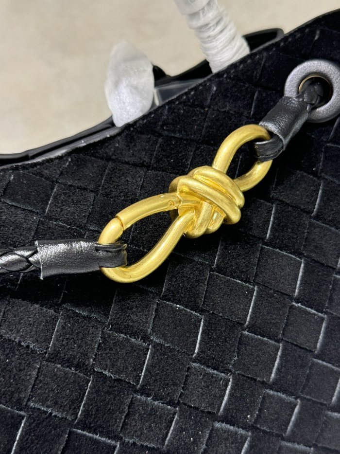 Bottega Veneta Andiamo Handbag 5966 LM582 25-32cm