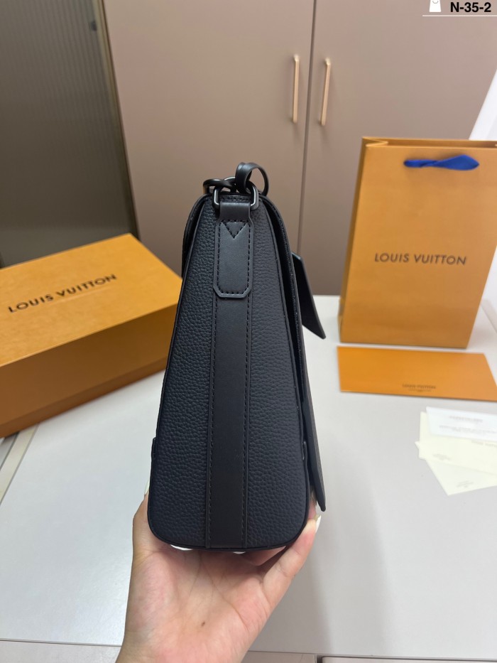 LV Cape Shoulder Bag 123 DB552 28cm