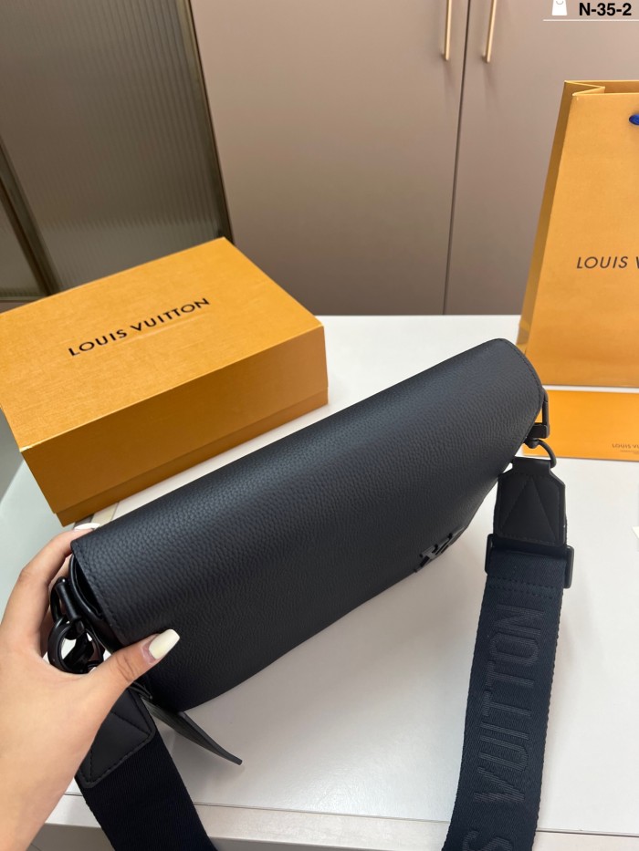 LV Cape Shoulder Bag 123 DB552 28cm