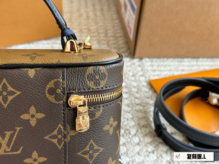 LV Vanity Pouch Bag 124 DB581 19cm