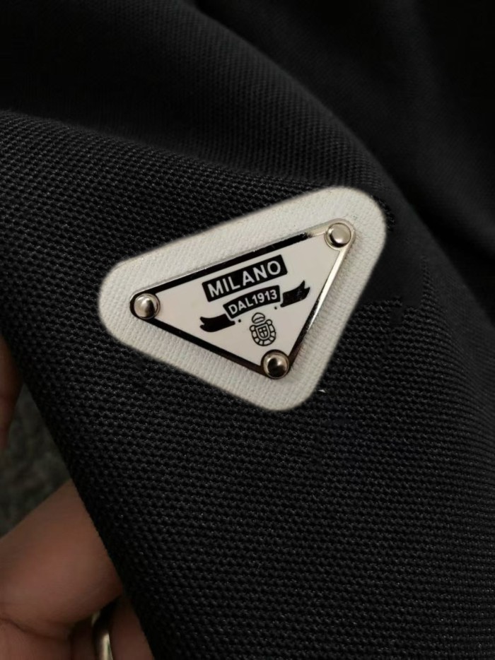 Prada Polo 001