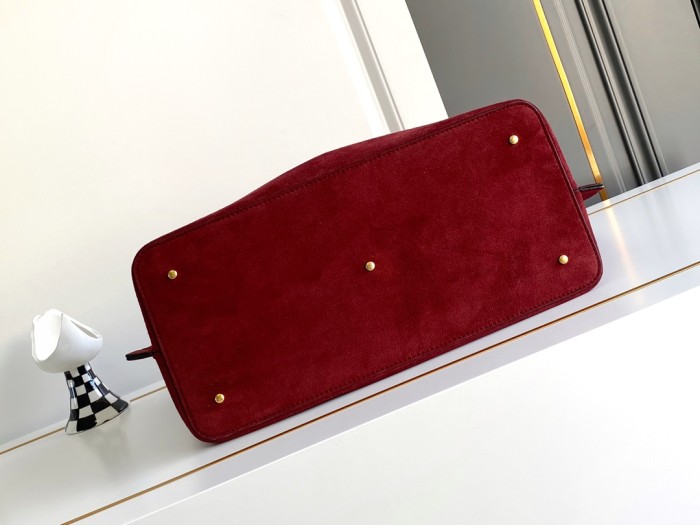 Valentino Garavani VLOGO Escape Tote 9906 LM012032 31-41cm