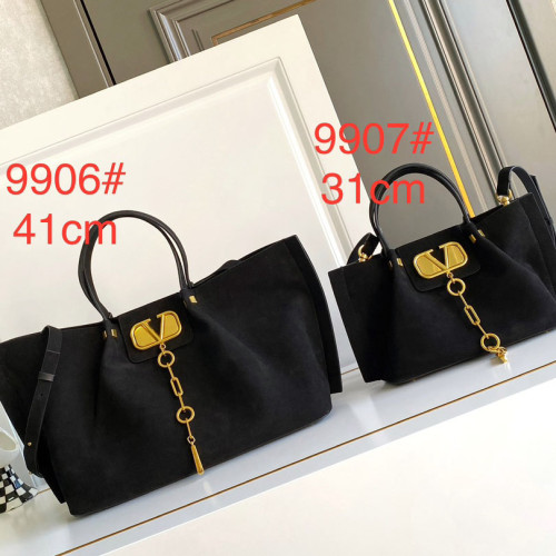 Valentino Garavani VLOGO Escape Tote 9906 LM012032 31-41cm