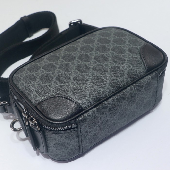 Gucci Emblem Bag 821217 LM031 19cm