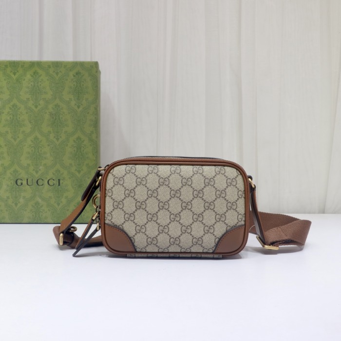 Gucci Emblem Bag 821217 LM031 19cm