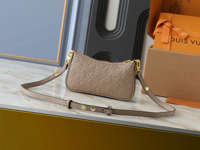 LV Easy Pouch On Strap Bag M81066 LM011 19cm