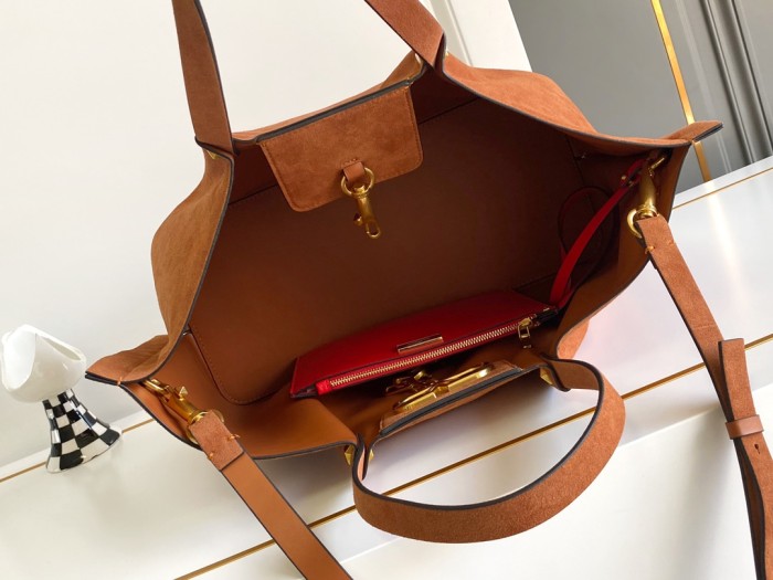 Valentino Garavani VLOGO Escape Tote 9906 LM012032 31-41cm