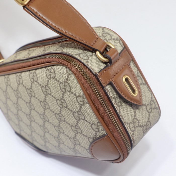 Gucci Emblem Bag 821217 LM031 19cm