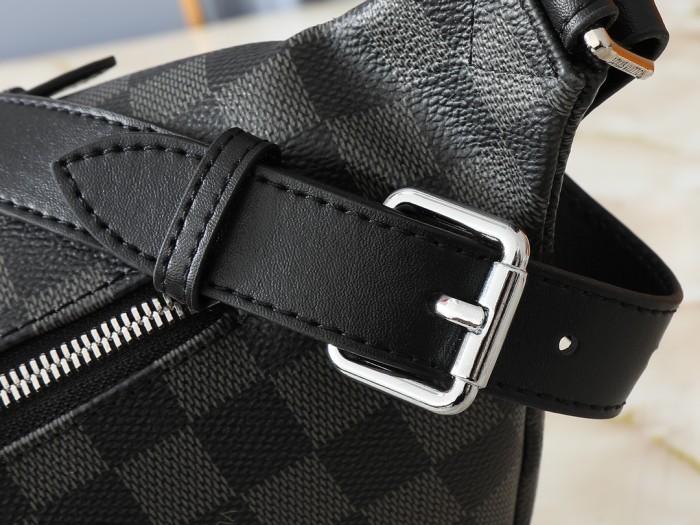 LV Bumbag M43644 XX021 37cm