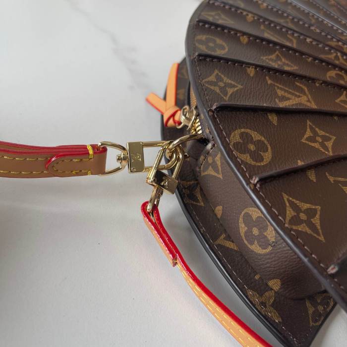 LV Fan Bag M14804 XX081 37cm