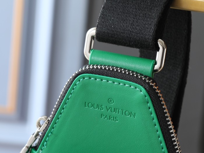 LV Avenue Bag M25891 XX031 33cm